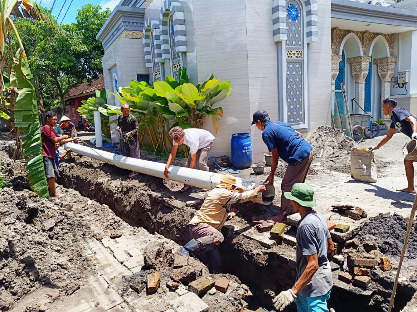 Tinjau Rehabilitasi Gorong Gorong Segoroyoso I